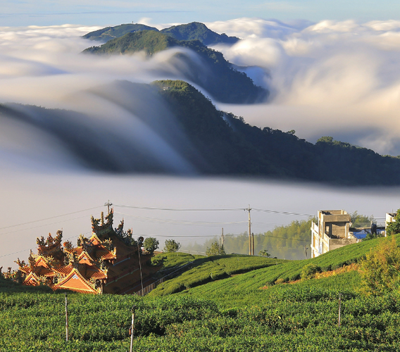 Alishan mountain range landscape photo wih clouds